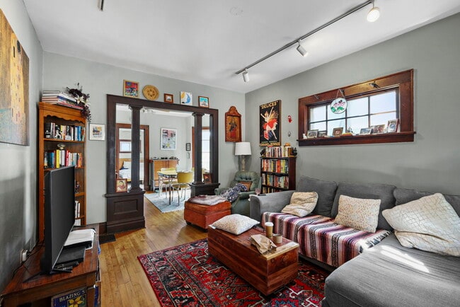 Building Photo - 217 N 6th St
