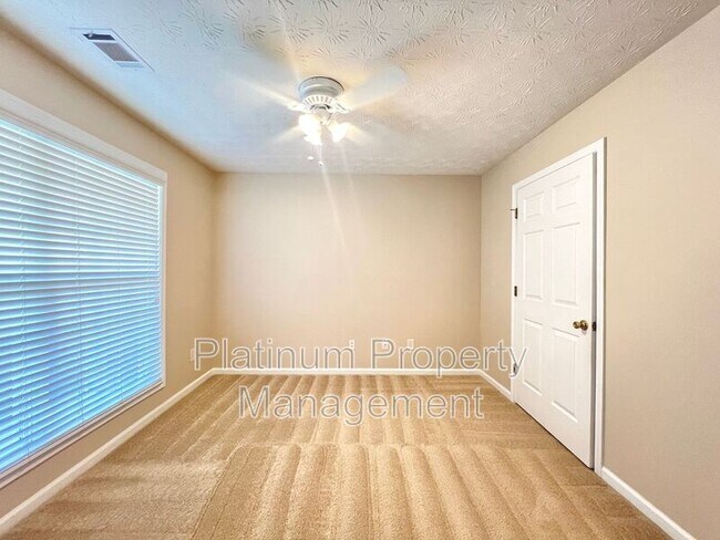 Building Photo - 3615 Stoneleigh Run Dr NE