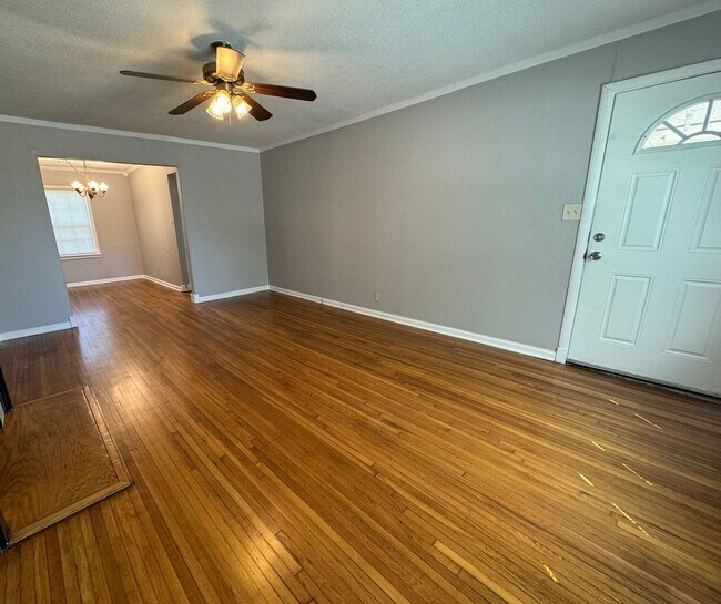Building Photo - Beautiful 2 bedroom 1 bath home!