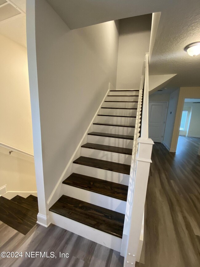 Foto del edificio - 130 Clifton Bay Lp