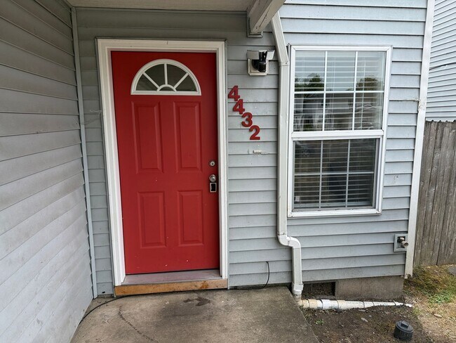 Building Photo - Updated 3-bedroom 1.5 bath duplex in Eugene!