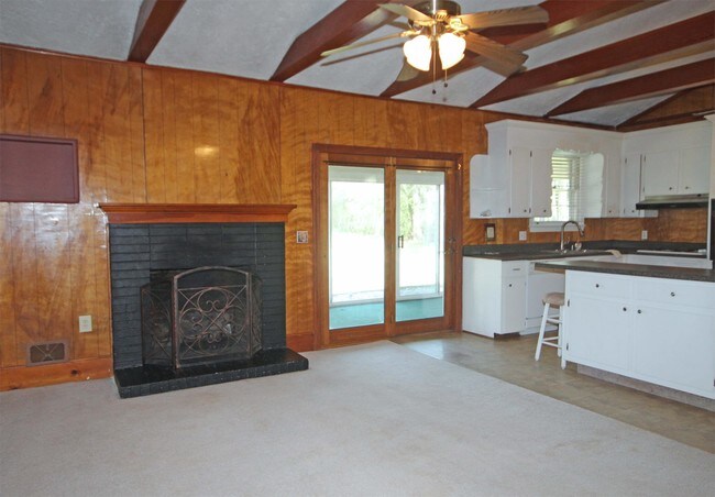 Building Photo - 14 Oakwood Ave