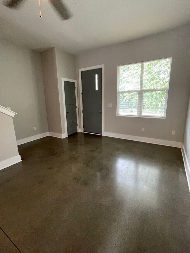 Foto del edificio - Incredible 2 Bedroom 2.5 Bath Townhome wit...