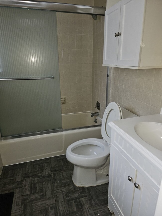 Building Photo - Updated 1 bedroom 1 bath