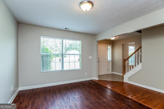 Building Photo - 1305 Sandybrook Ct
