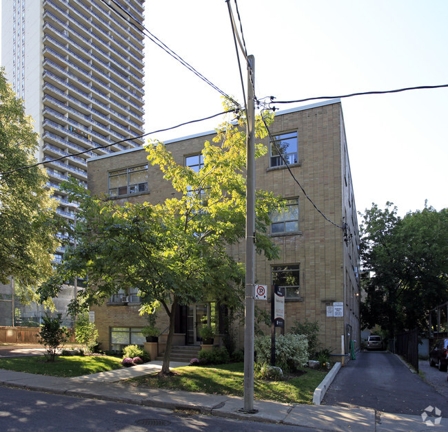 Building Photo - Roselawn Manor