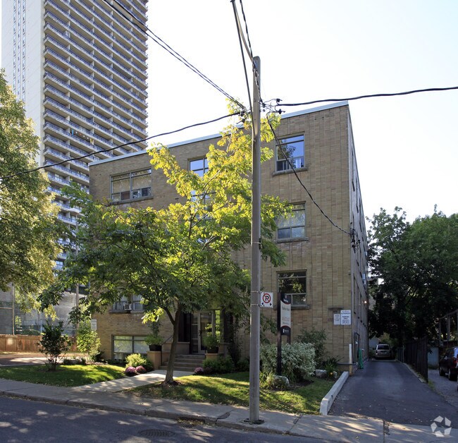 Photo du bâtiment - Roselawn Manor