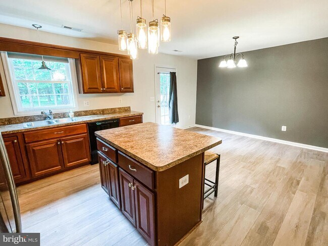 Building Photo - 18162 White Tail Way