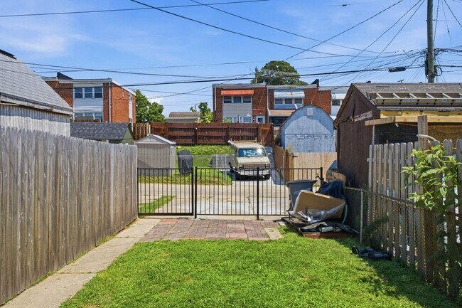 Foto del edificio - 4447 Norfen Rd