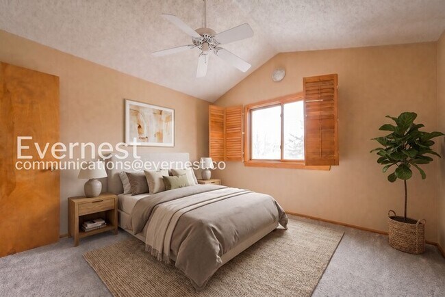 Foto del edificio - 3 Bed, 2.5 Bath Home with Deck & Garage / Available Soon!
