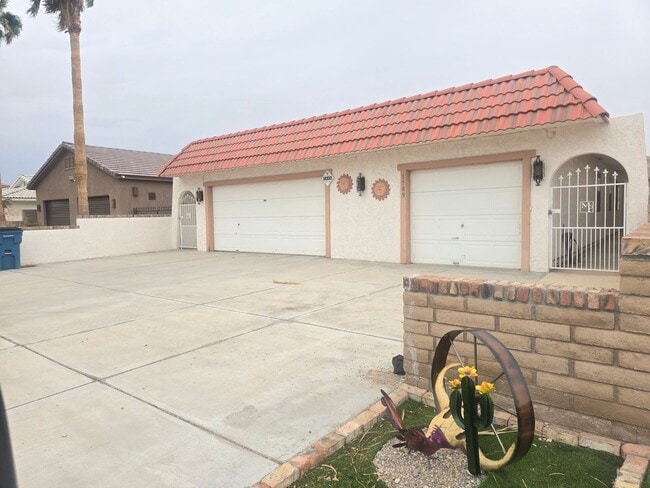 Building Photo - Waterfront 3BR Vacation rental with Utilities-Fully Furnished