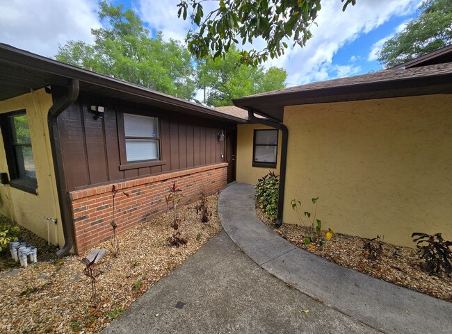 Building Photo - Deland  - 2 Bedroom, 2 Bathroom -  $1,695.00