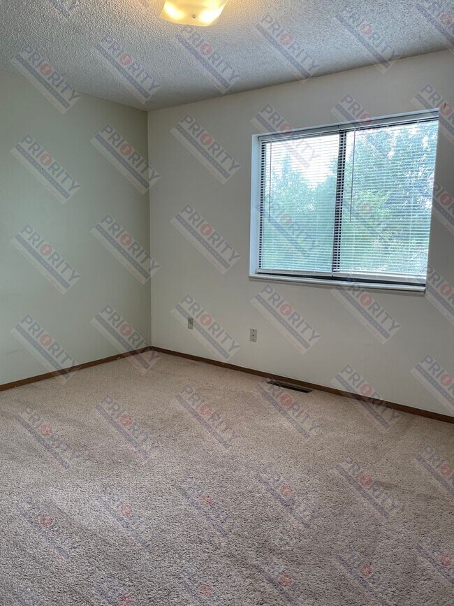 Building Photo - 720 S Gurley Ave