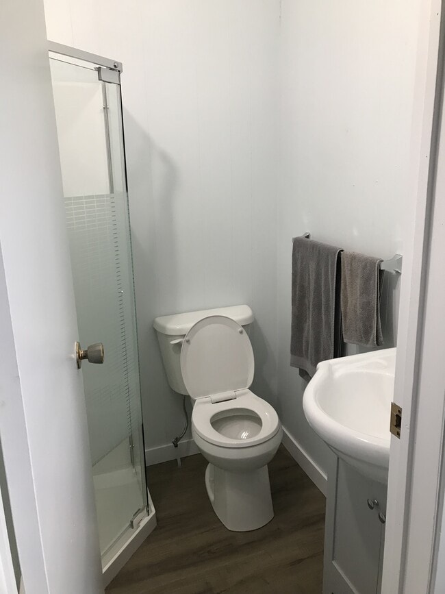 Building Photo - 106 Main St