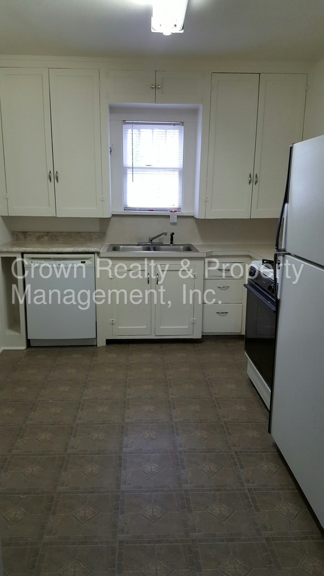 Building Photo - 1408 E 18th St