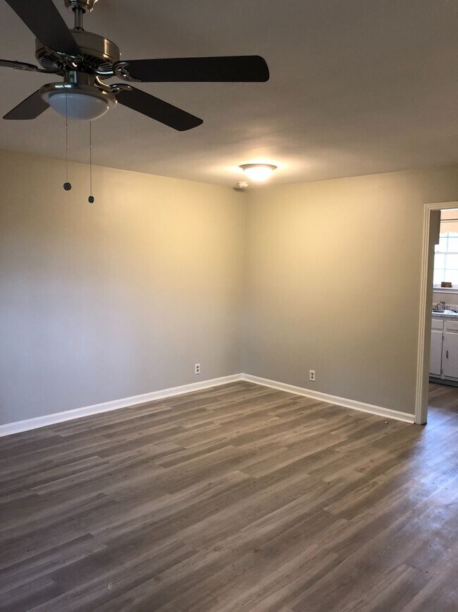 Building Photo - 3 Bed/ 2 Bath Duplex in Madison