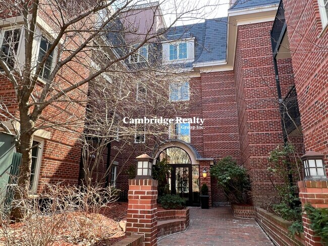 Building Photo - 161 Beacon St