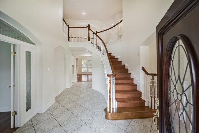 Foto del edificio - 14015 Falcon Heights Dr