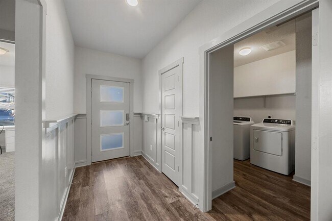 Building Photo - 100 Deserti Rd