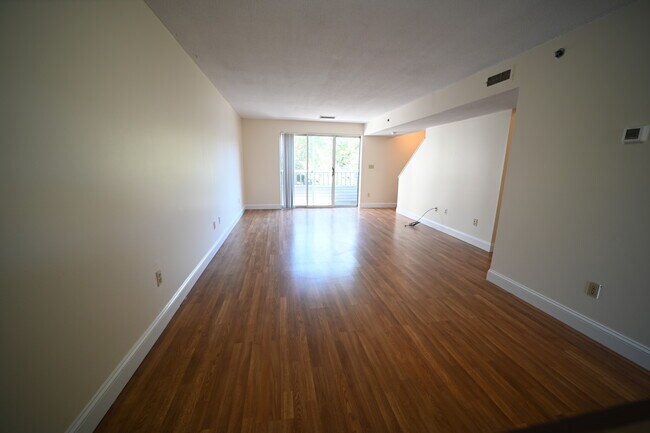 Building Photo - 142 N Beacon St