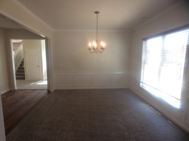 Building Photo - One Month FREE Rent!