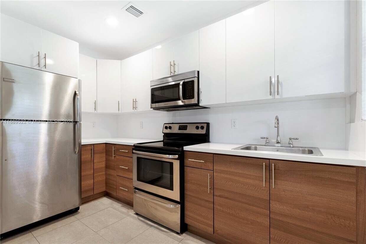Foto principal - 214 Salamanca Ave