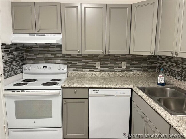Foto del edificio - 2180 NE 67th St
