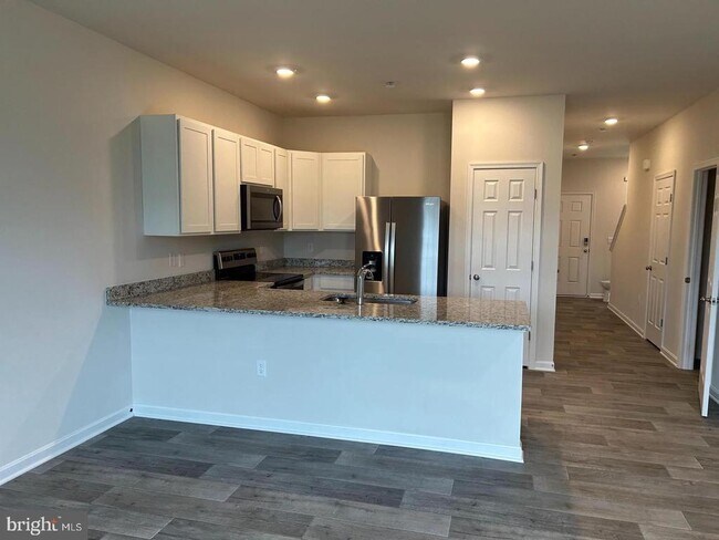 Building Photo - 221 Caterpillar Dr