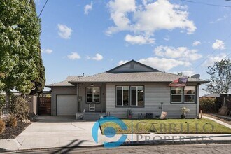 Building Photo - 1703 Midvale Dr