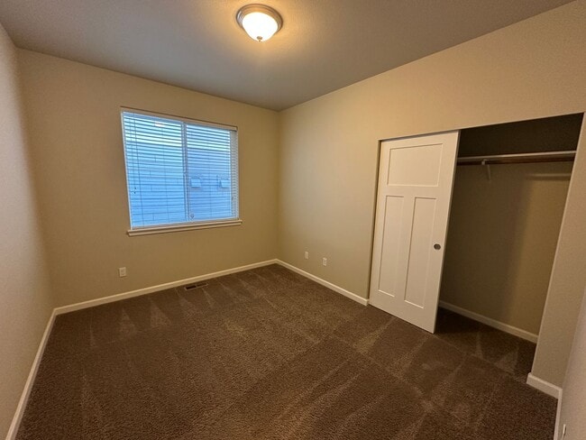 Building Photo - 9546 6th Way SE