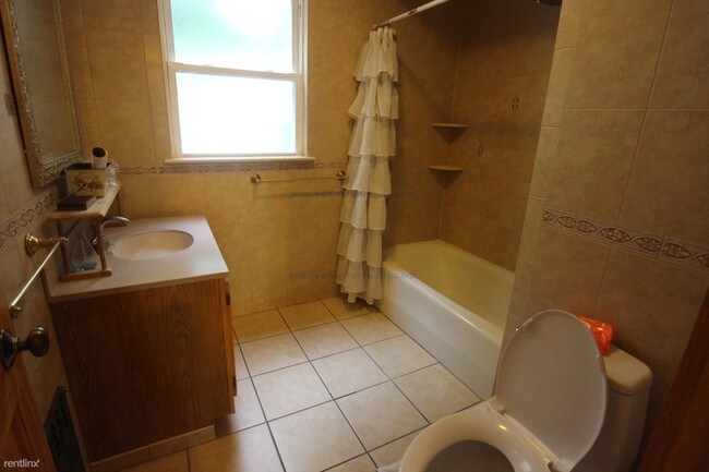 Building Photo - 124 Columbia St