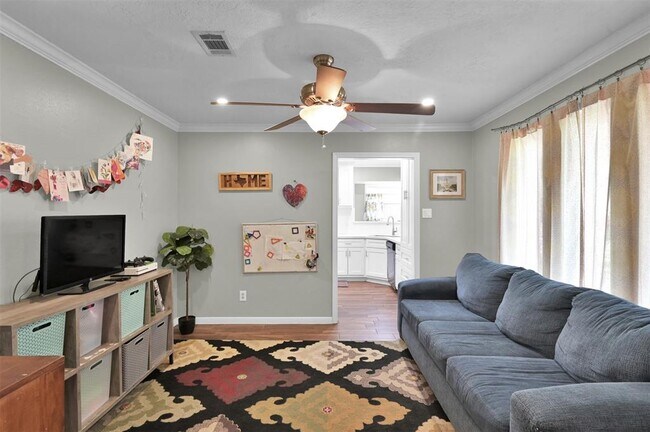 Building Photo - 7402 Ramblewood Dr