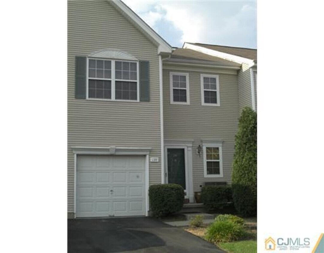 Foto principal - 134 Windsong Cir