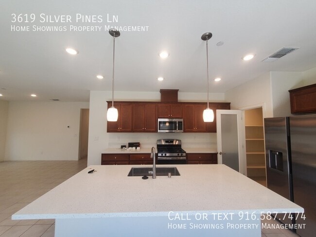Foto del edificio - 3619 Silver Pine Ln