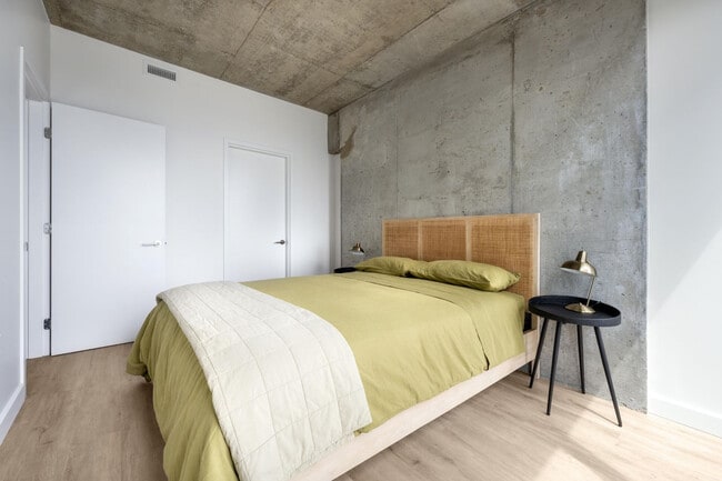 Building Photo - 1555 Boul. René-Lévesque O