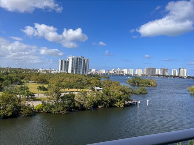 Foto del edificio - 16385 Biscayne Blvd