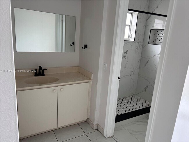 Foto del edificio - 460 E 23rd St