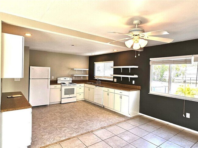 Building Photo - 2657 Roxbury Cir