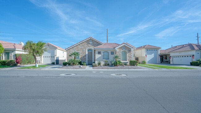 Building Photo - 49142 Barrymore St