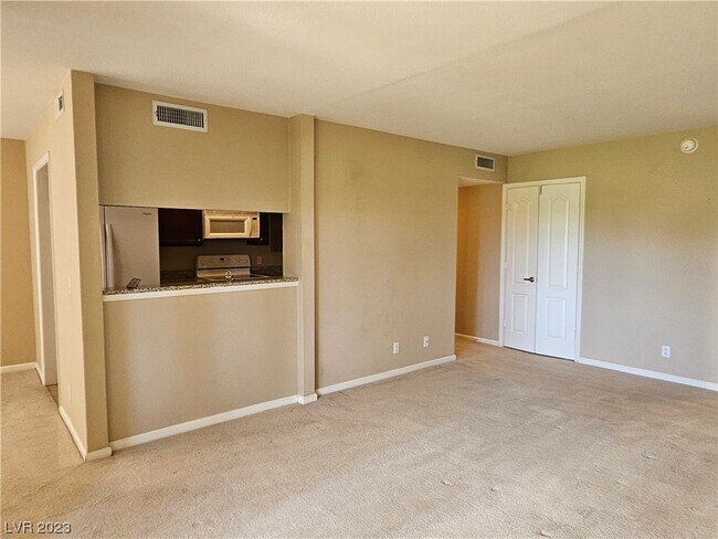 Foto del edificio - 2831 Geary Pl