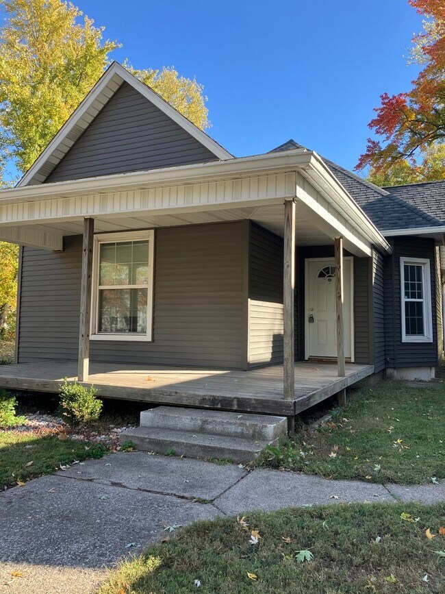 Building Photo - 1121 N 6th St