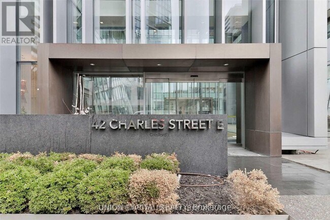 Photo du bâtiment - 42 Charles St E