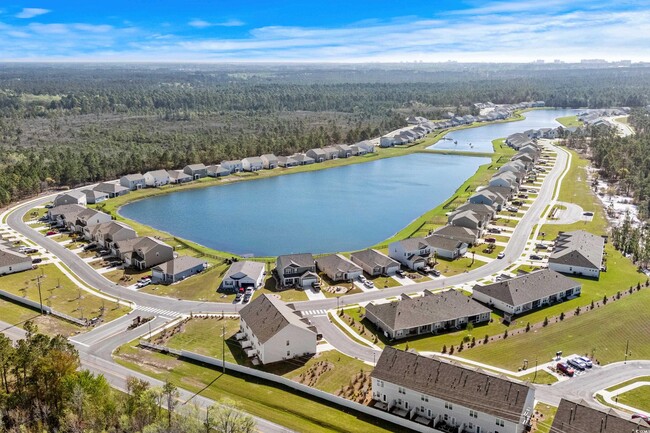 Foto del edificio - 3520 Bells Lk Cir
