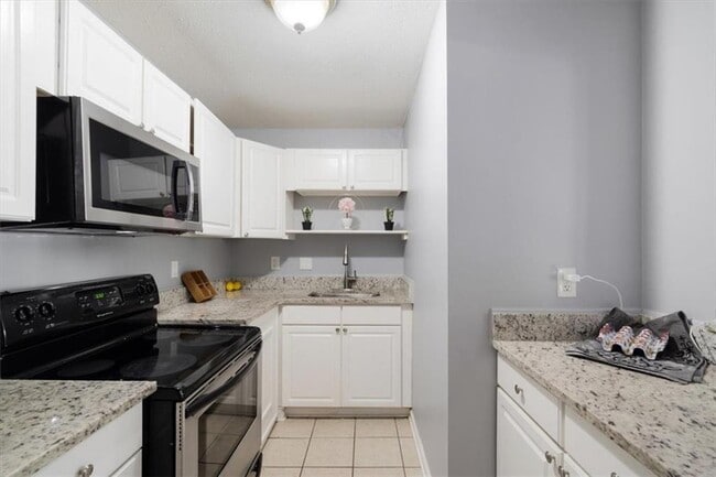Building Photo - 3599 Woodbriar Cir