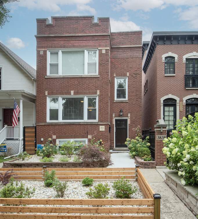 Primary Photo - 3834 N Hermitage Ave