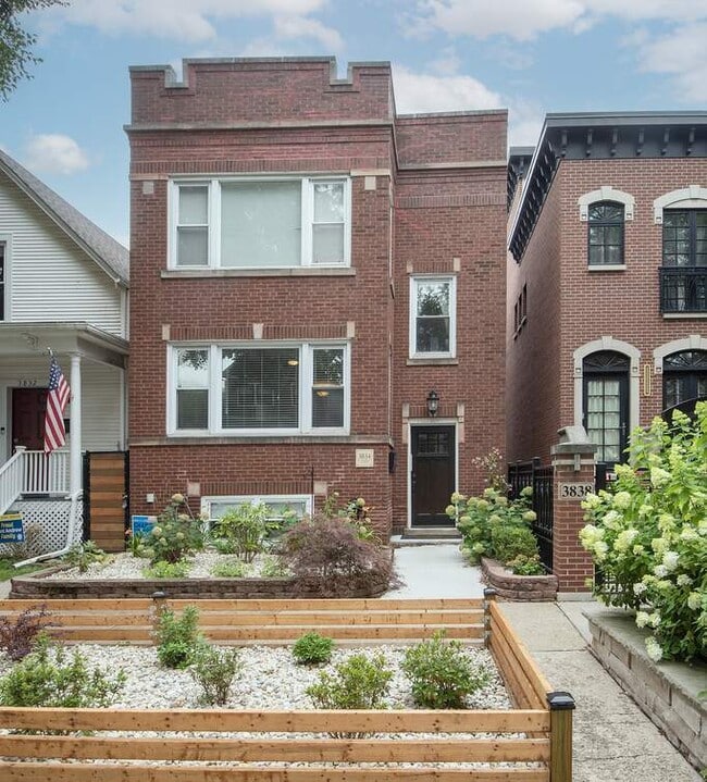 Building Photo - 3834 N Hermitage Ave