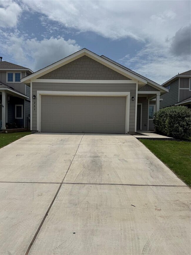 Foto del edificio - 209 Driftwood Ln