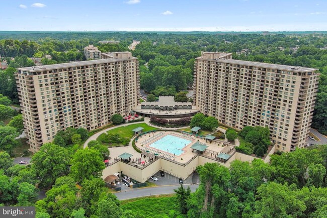 Foto del edificio - 5225 Pooks Hill Rd