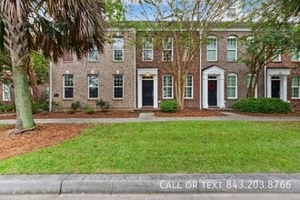 Building Photo - 828 Rue Dr