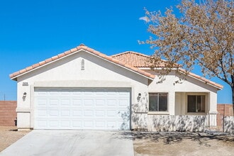 Building Photo - 5936 Crestmont Dr